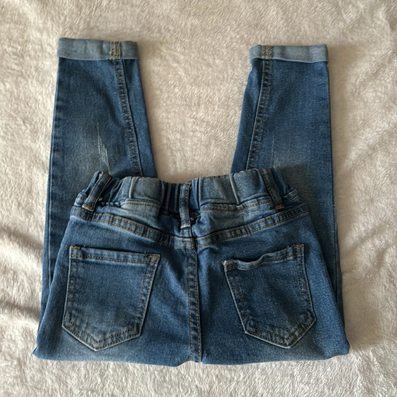 Pair of 2 Shein toddler jeans - Picture 11 of 13